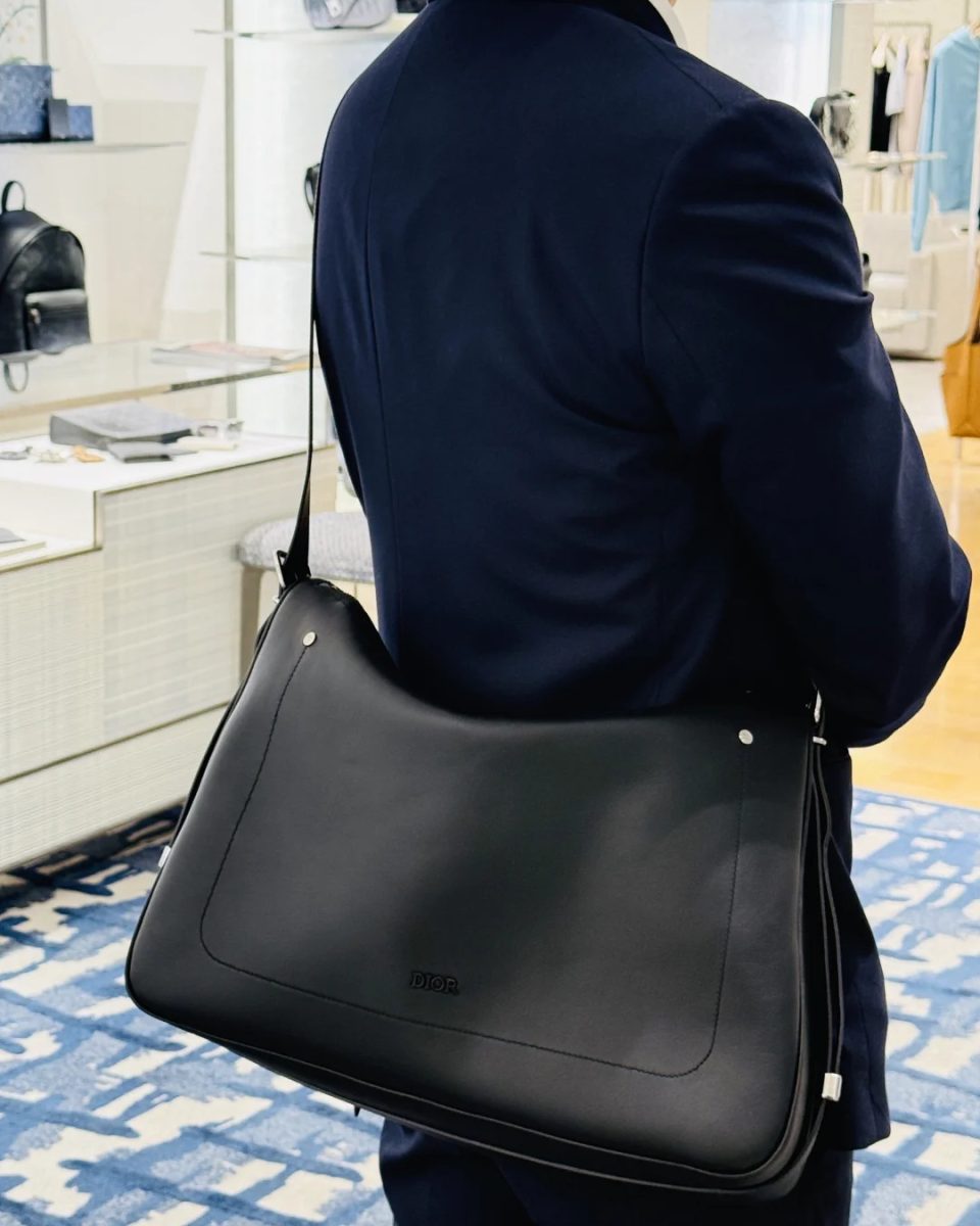 我宣布 Dior winter25 男包真的赢了。 Dior London sourcing detail 3